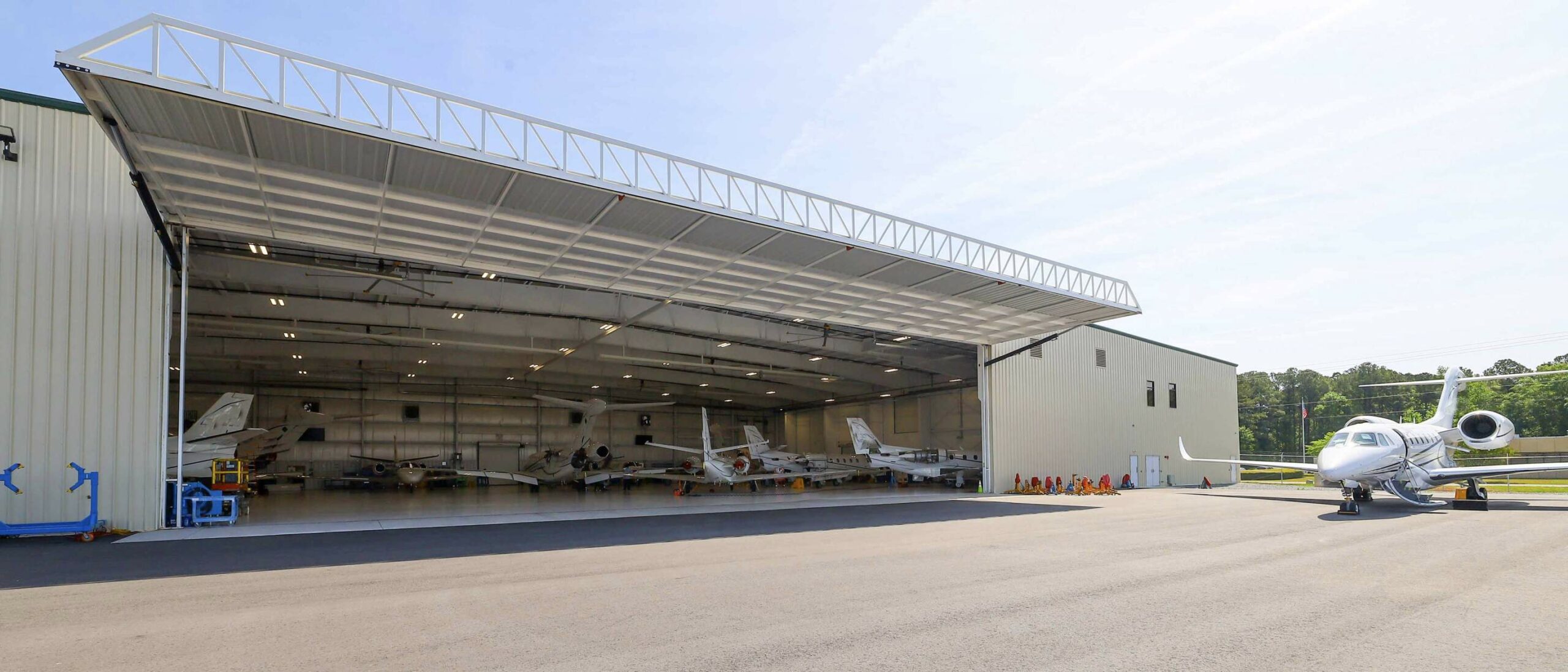 Several 28′ Clear Height Doors 82′ To 112′ Wide Several 28′ Clear Height Doors 82′ To 112′ Wide