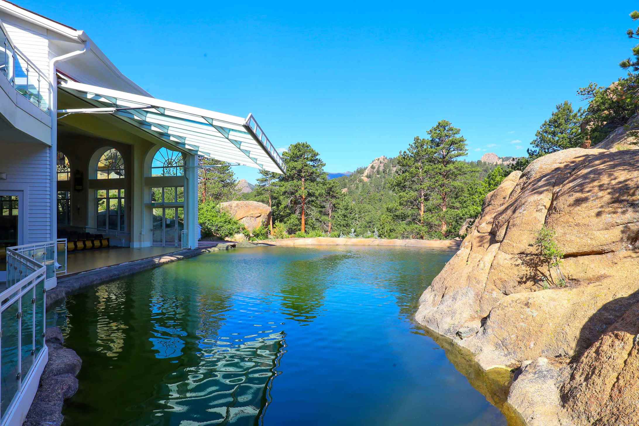 Glass Wall, Mountain Views Glass Wall, Mountain Views