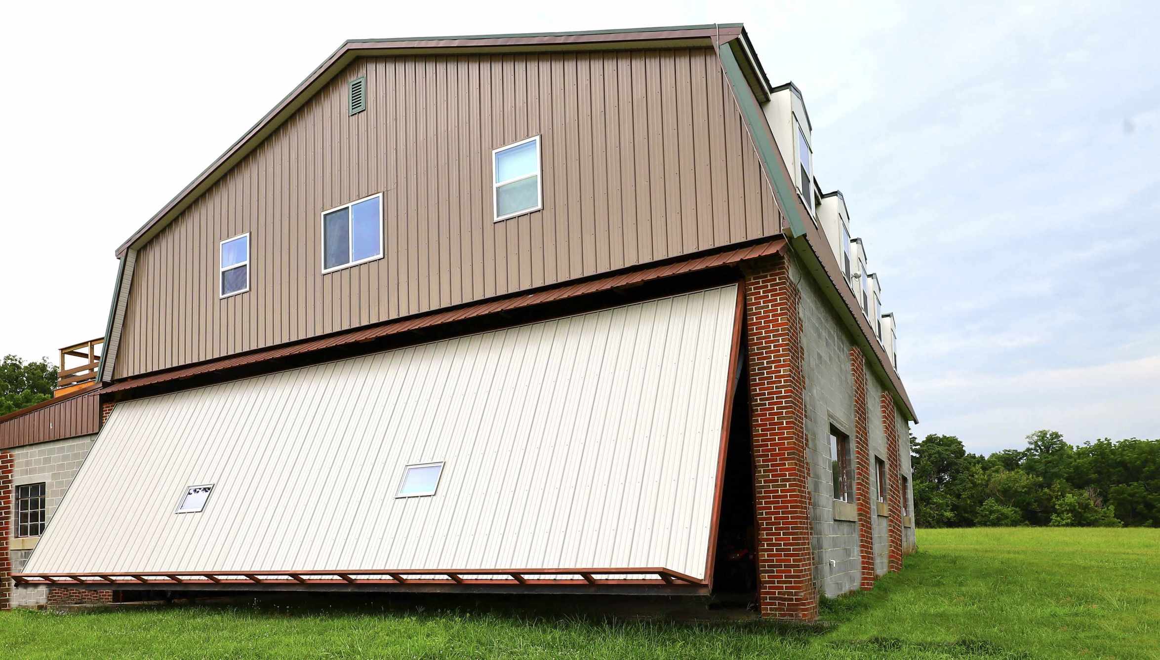 Hangar Home, 54′ x 15′ Retrofit Hangar Home, 54′ x 15′ Retrofit